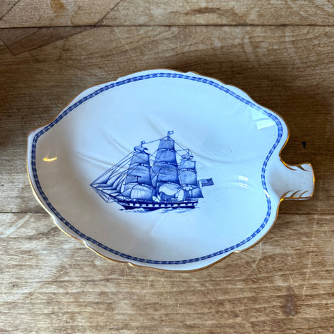 Porcelain leaf dish with ship motif