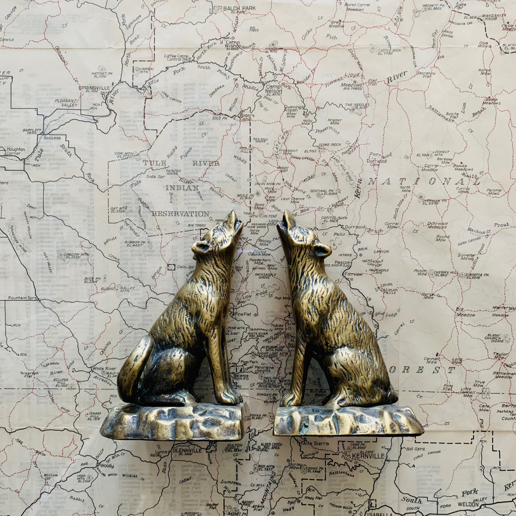 HOWLING WOLF BOOKENDS