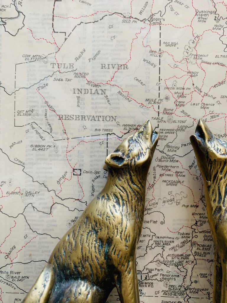 HOWLING WOLF BOOKENDS